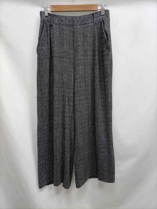 BERSHKA. Pantalón culotte cuadros T.s