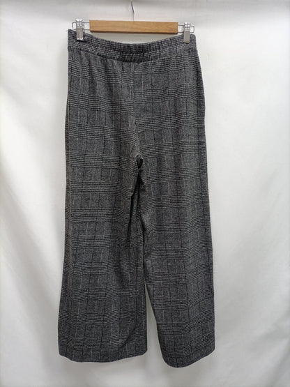 BERSHKA. Pantalón culotte cuadros T.s