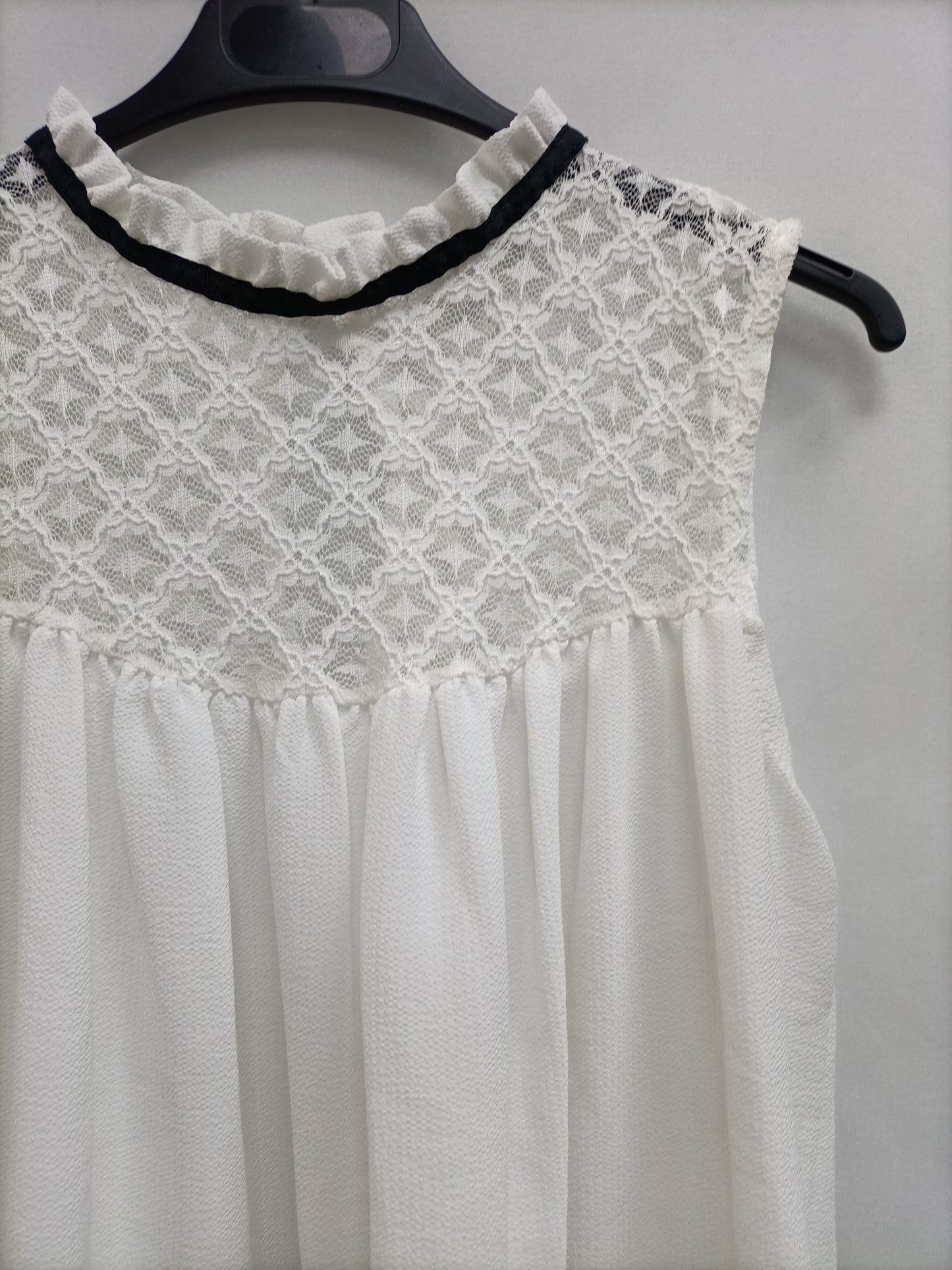 OKEYSI. Top blanco encaje T.s