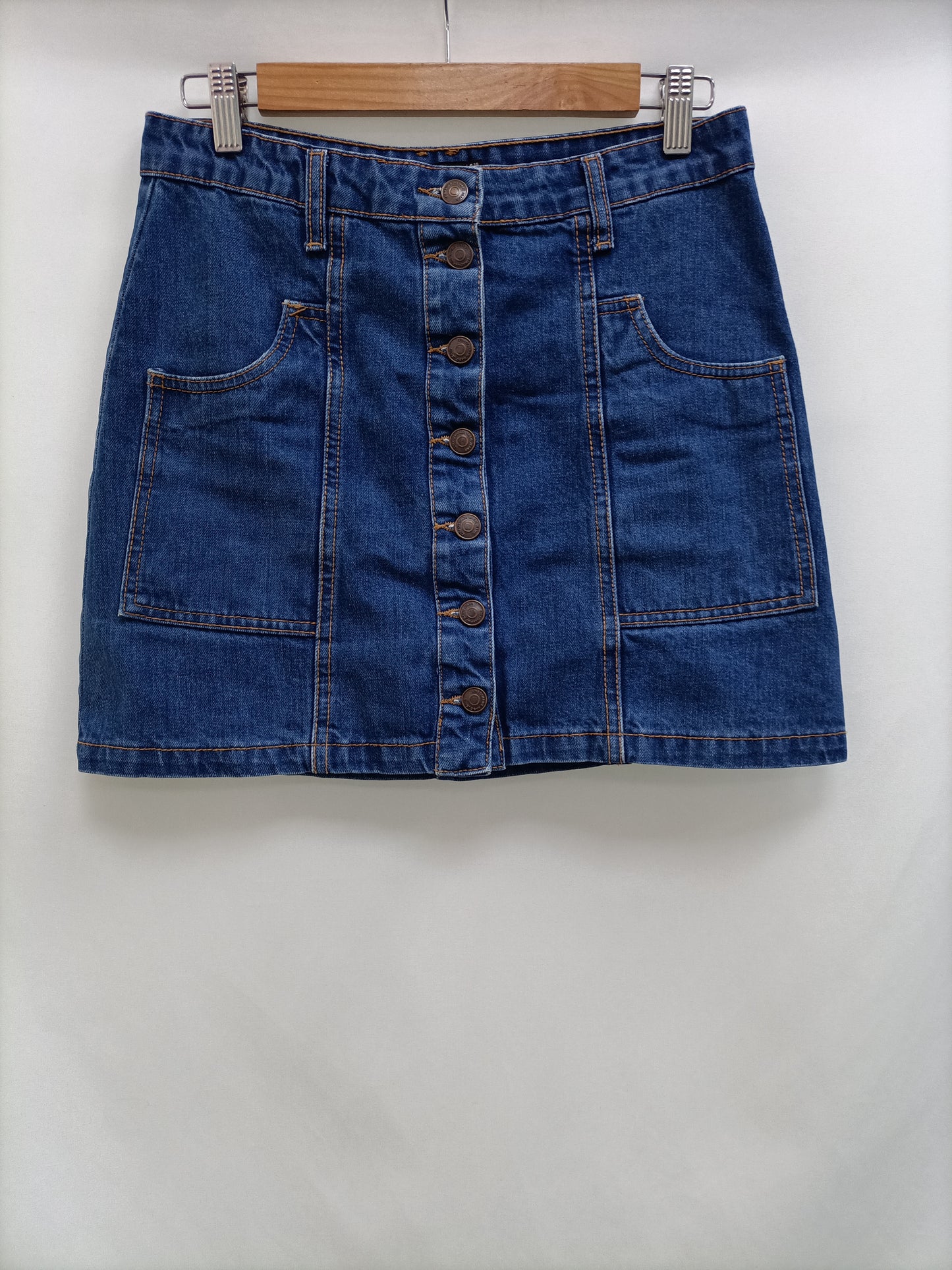 STRADIVARIUS. Falda denim abotonada T.38
