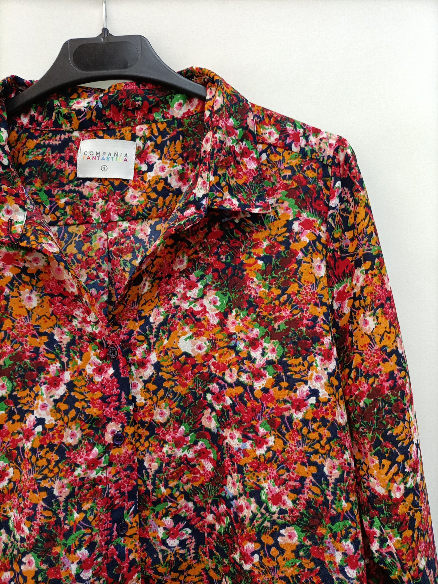 Fantastic company. Flowy floral blouse Ts