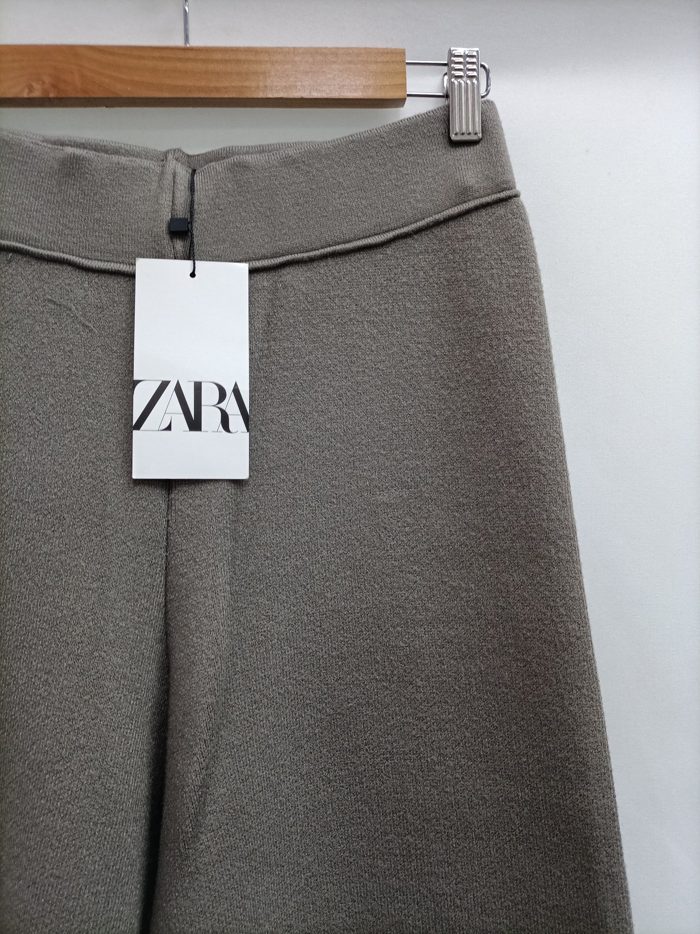 ZARA.Pantalones grises punto anchos T.S