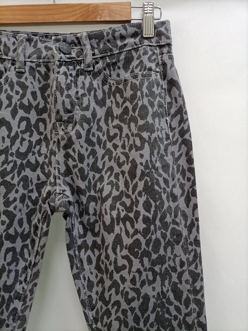 URBAN OUTFITTERS.Vaqueros animal print T.36