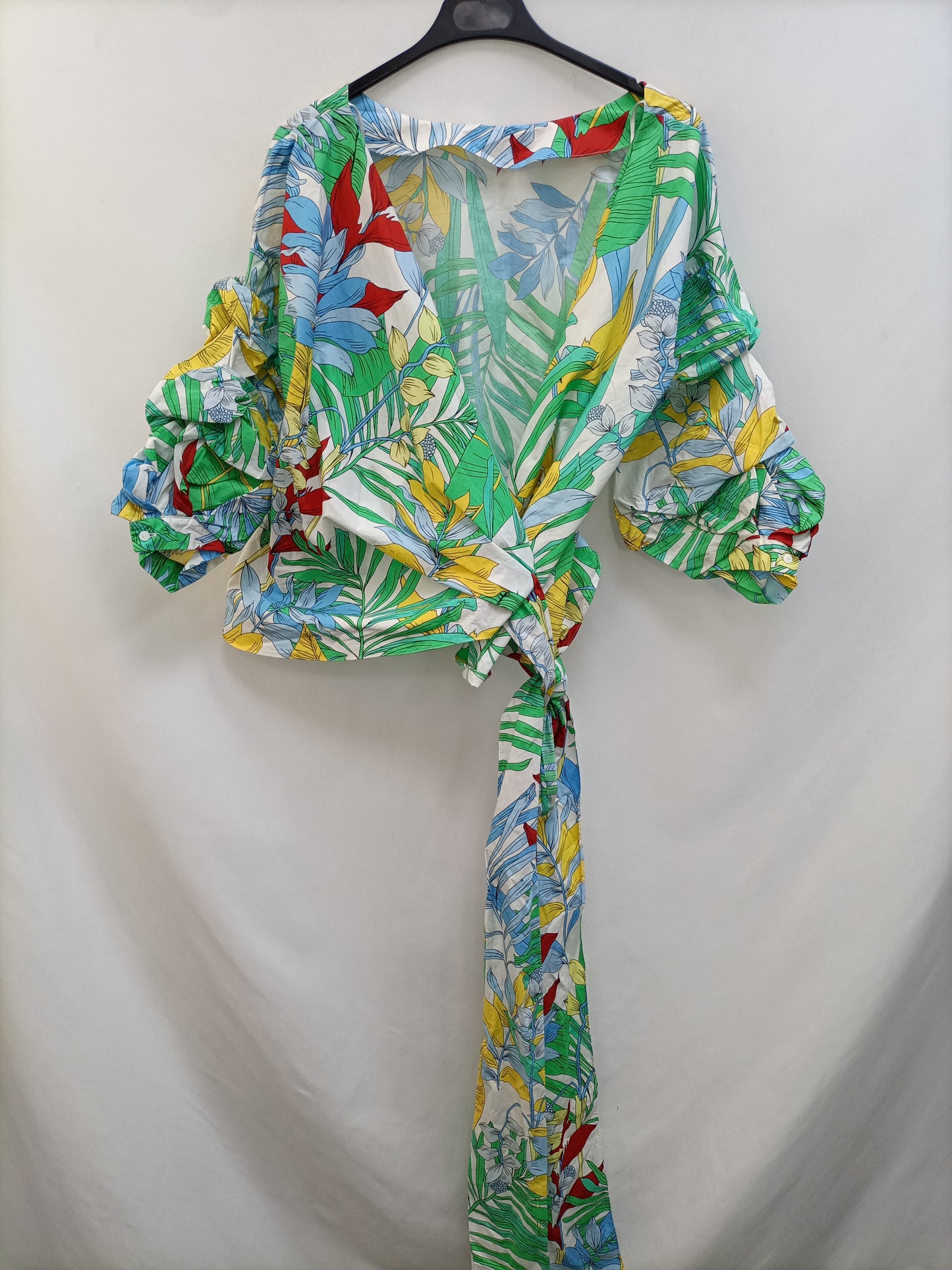 ZARA. Floral blouse with bow Ts