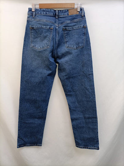 ZARA.Vaqueros rectos T.38