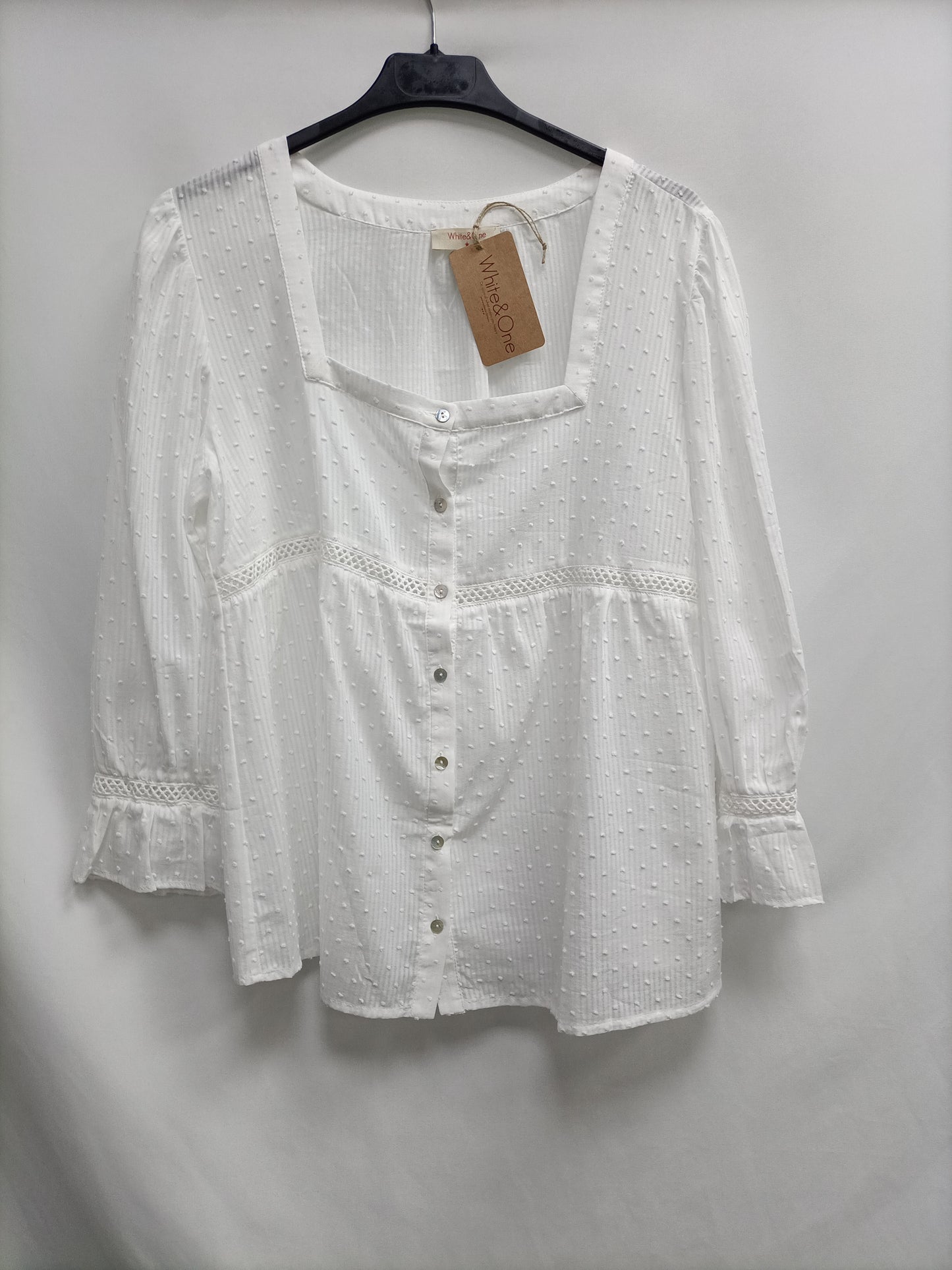 WHITE&amp;ONE. White plumeti blouse Tl/xl