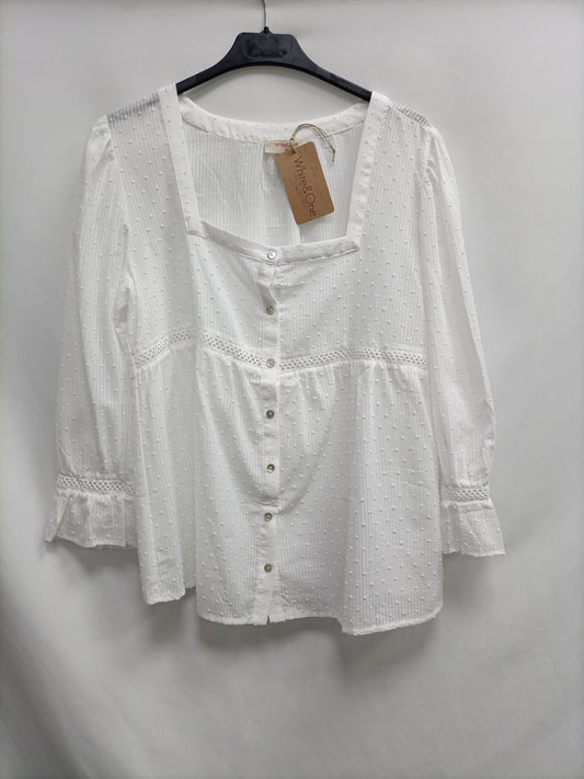 WHITE&amp;ONE. White plumeti blouse Tl/xl