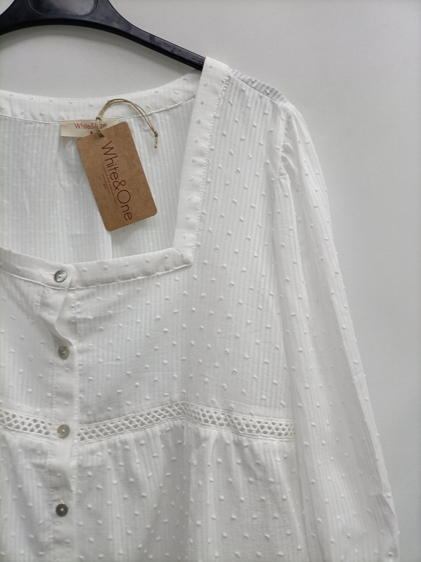 WHITE&amp;ONE. White plumeti blouse Tl/xl