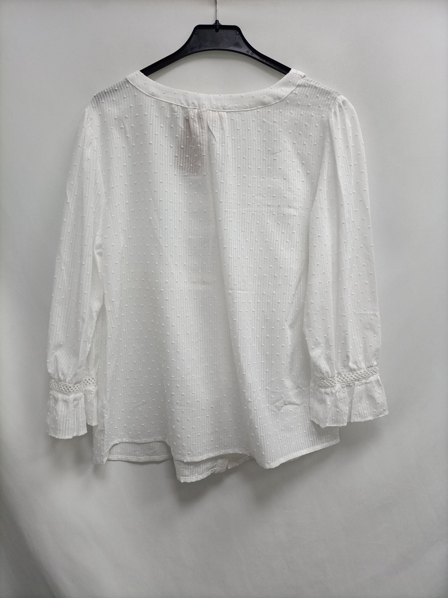 WHITE&amp;ONE. White plumeti blouse Tl/xl