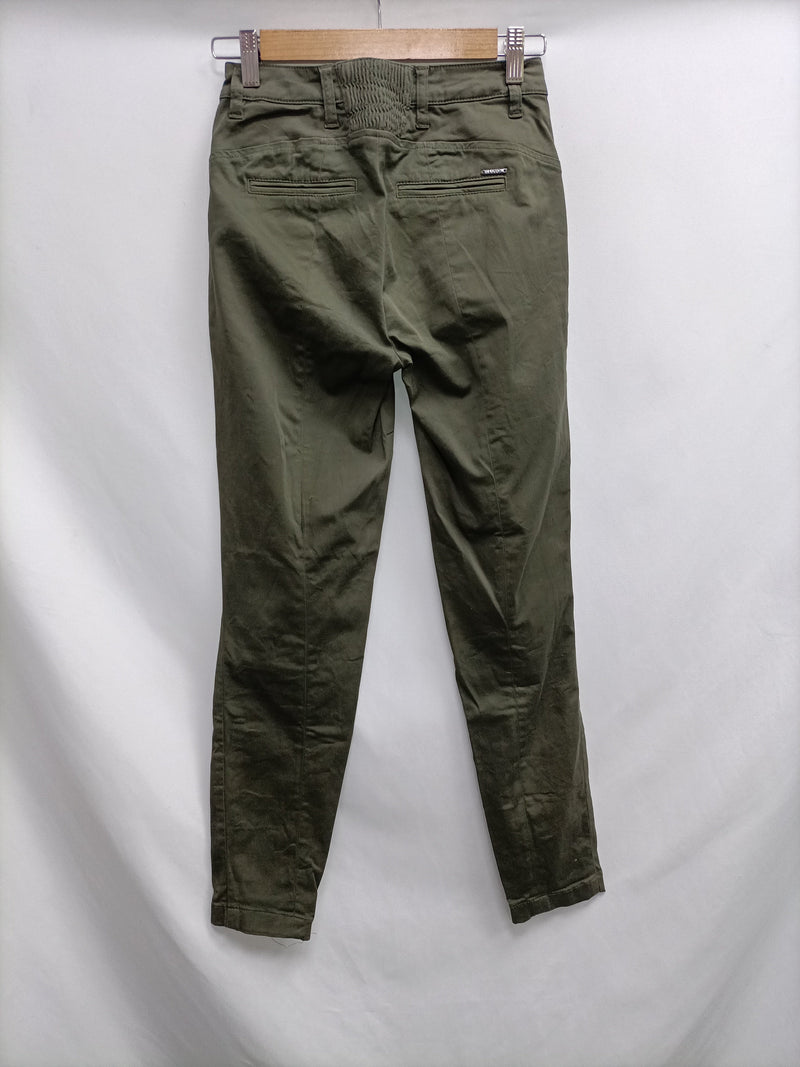 LIUJO.Pantalones verdes T.36