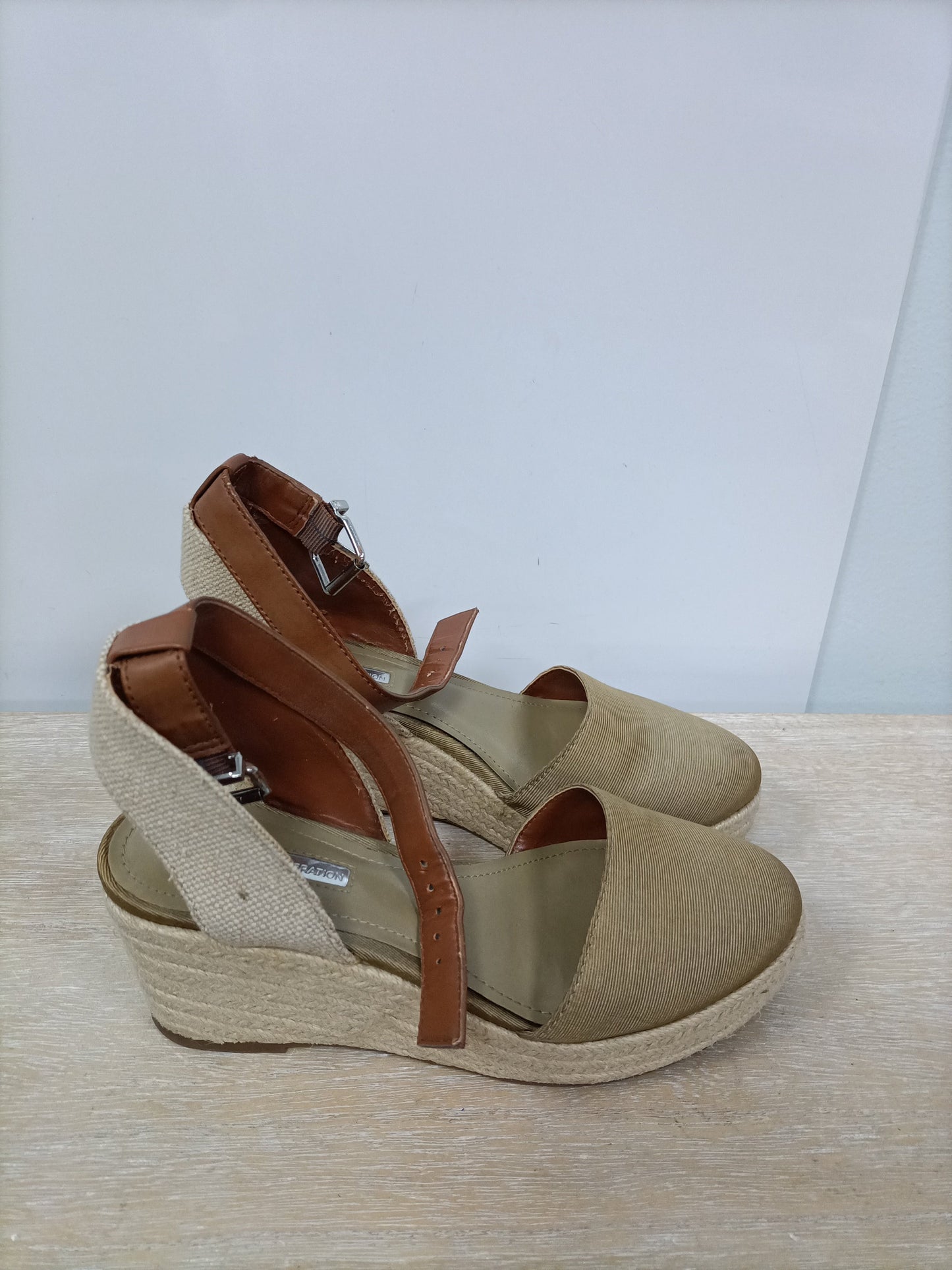 BCBG. Wedge espadrilles T.37 (TARA)