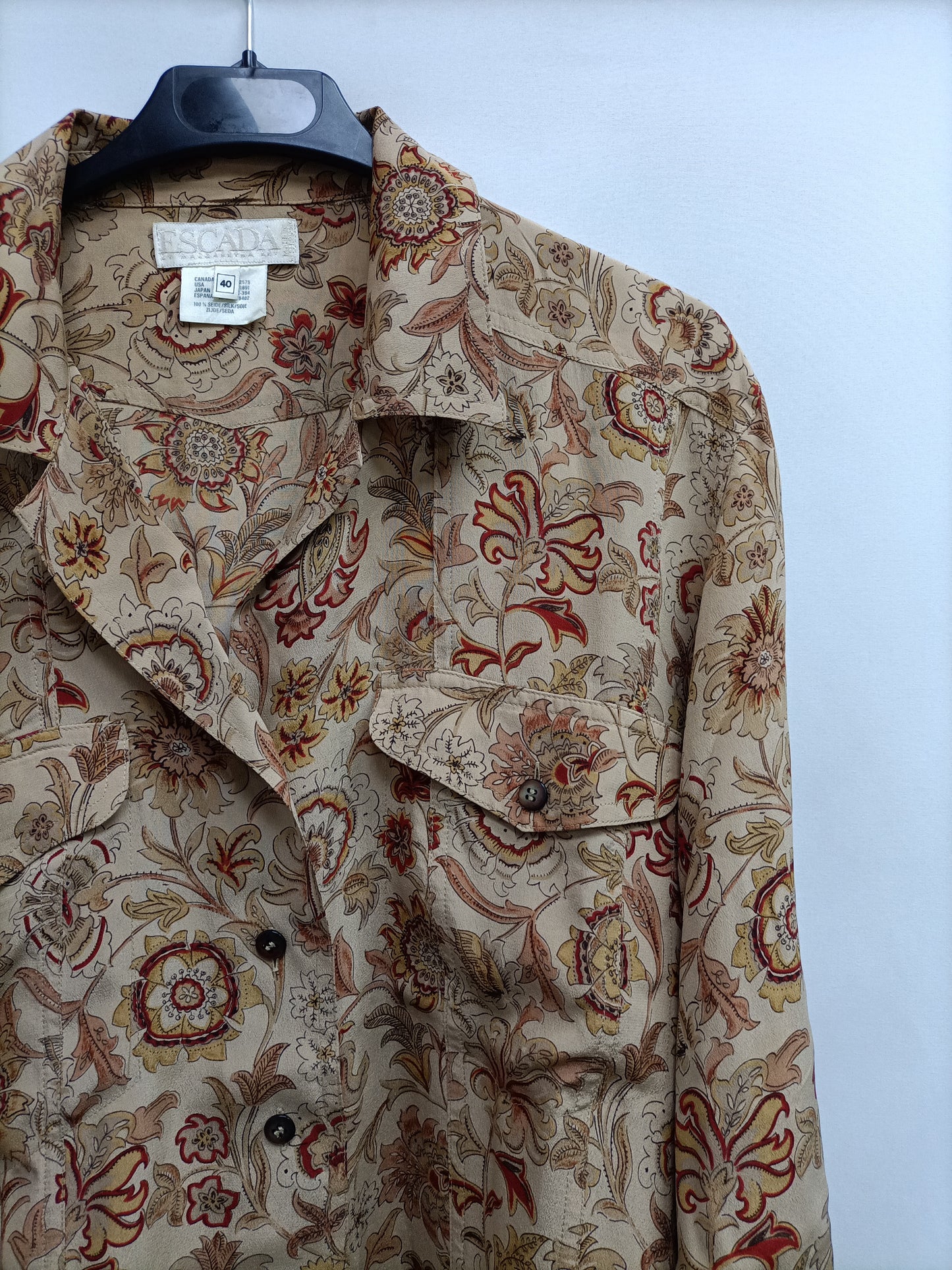 ESCADA.Camisa camel flores T.40