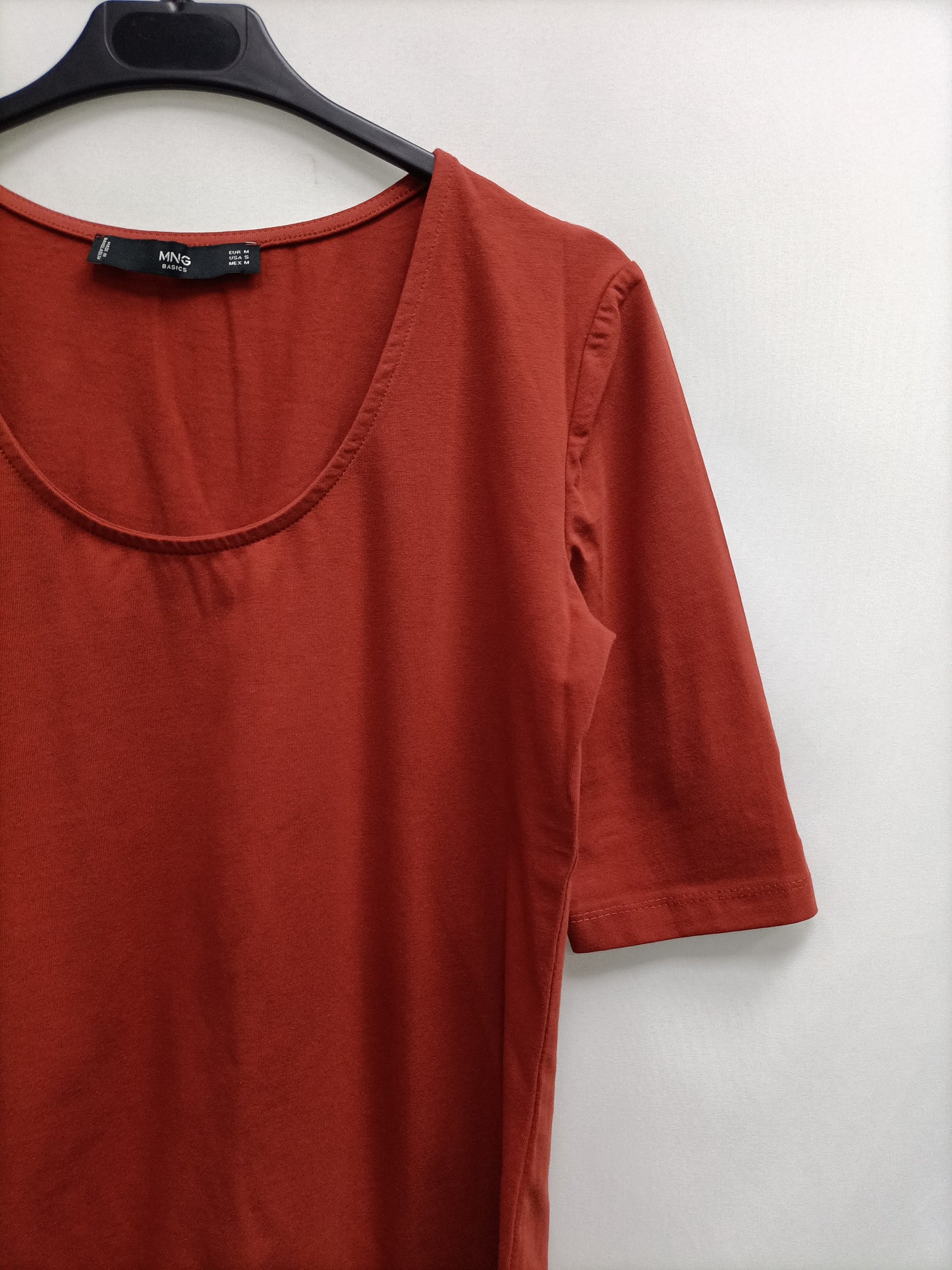 MANGO.Camiseta básica teja T.M