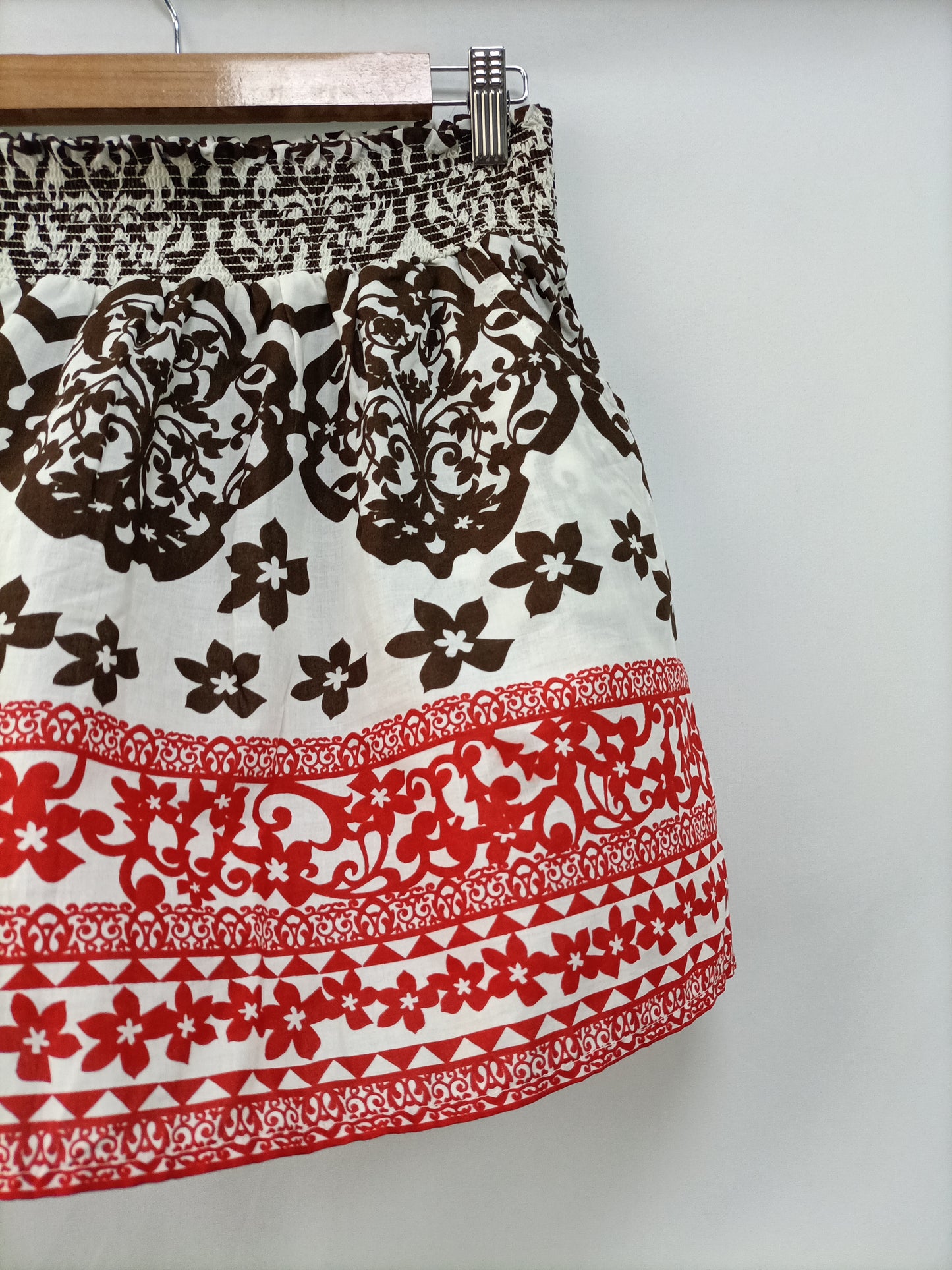 TRUNK&ROOTS. Falda blanca estampado T.l