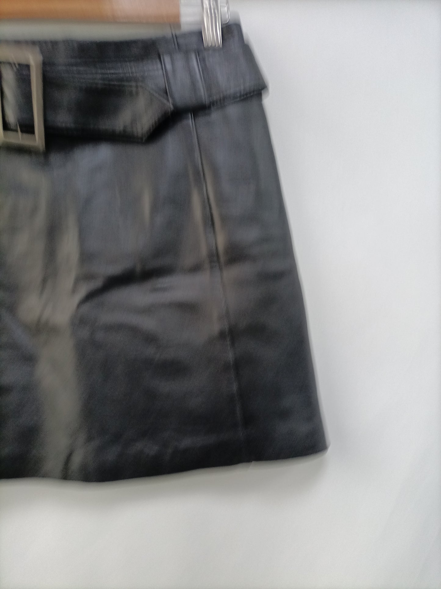 OTRAS. Falda corta piel T.34