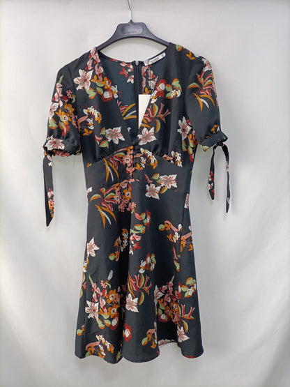 PULL&amp;BEAR. Black floral dress Ts
