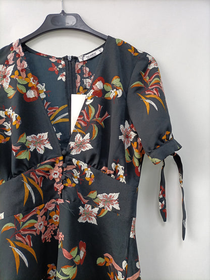 PULL&amp;BEAR. Black floral dress Ts