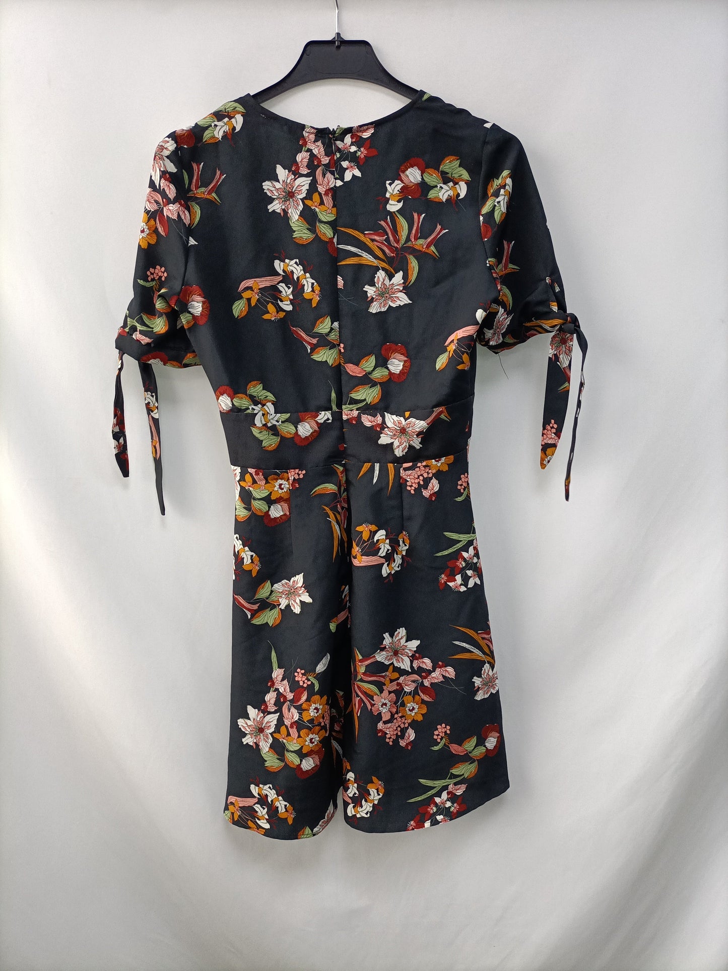 PULL&amp;BEAR. Black floral dress Ts