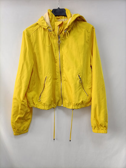 BERSHKA. Parka amarilla fina T.m