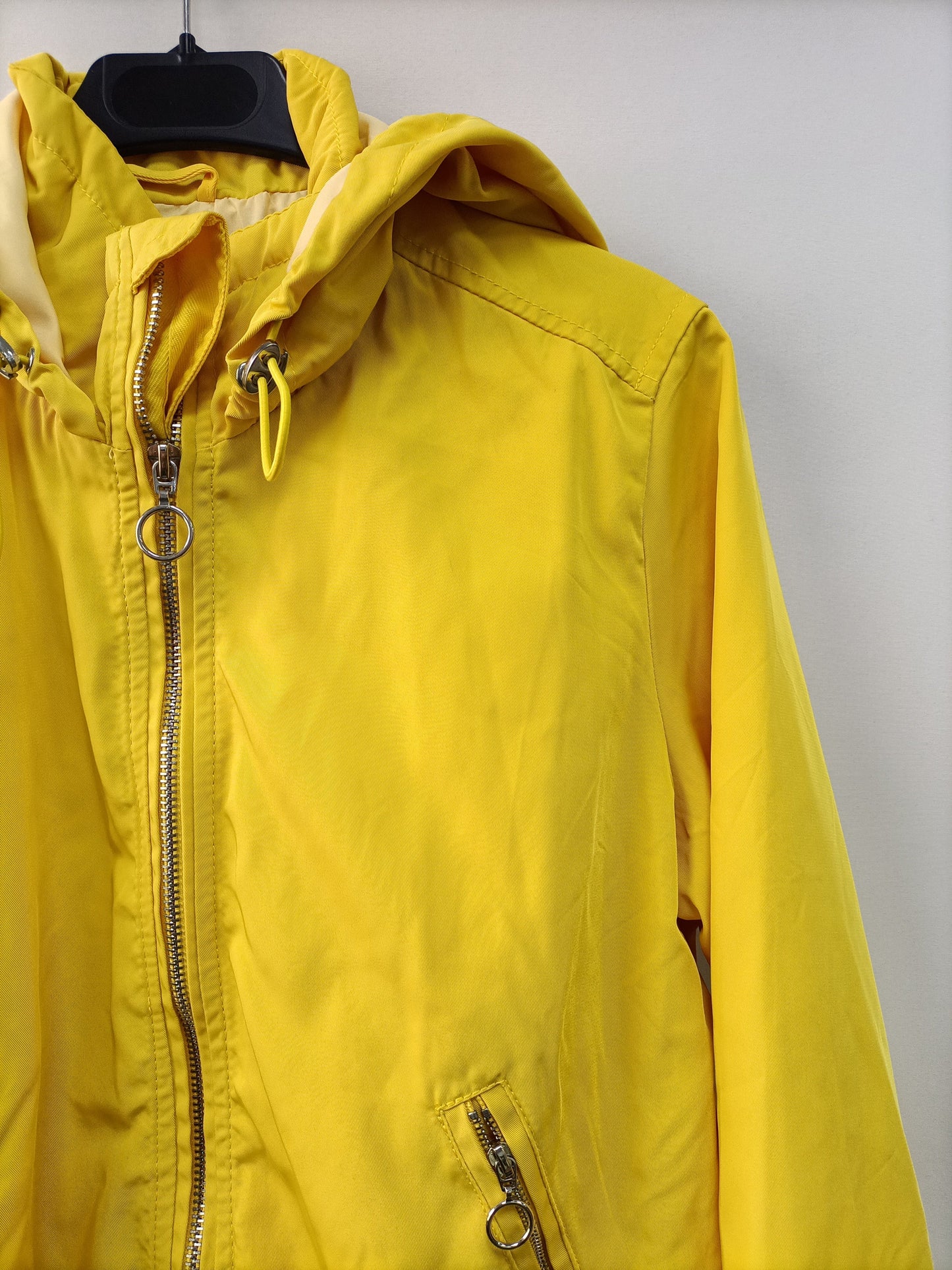 BERSHKA. Parka amarilla fina T.m