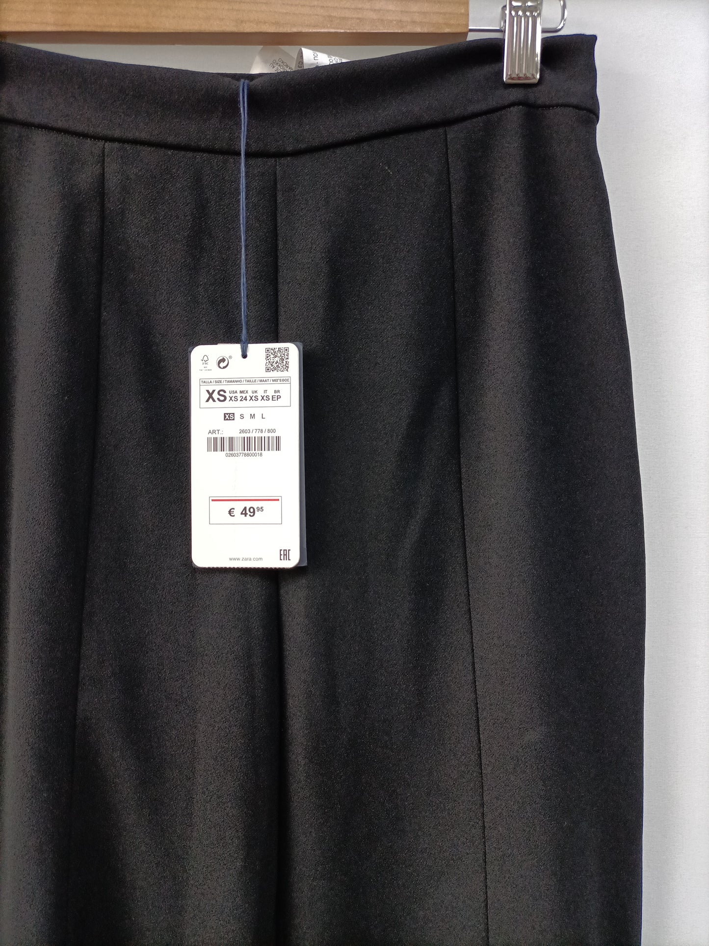 ZARA. Pantalón negro volante T.xs