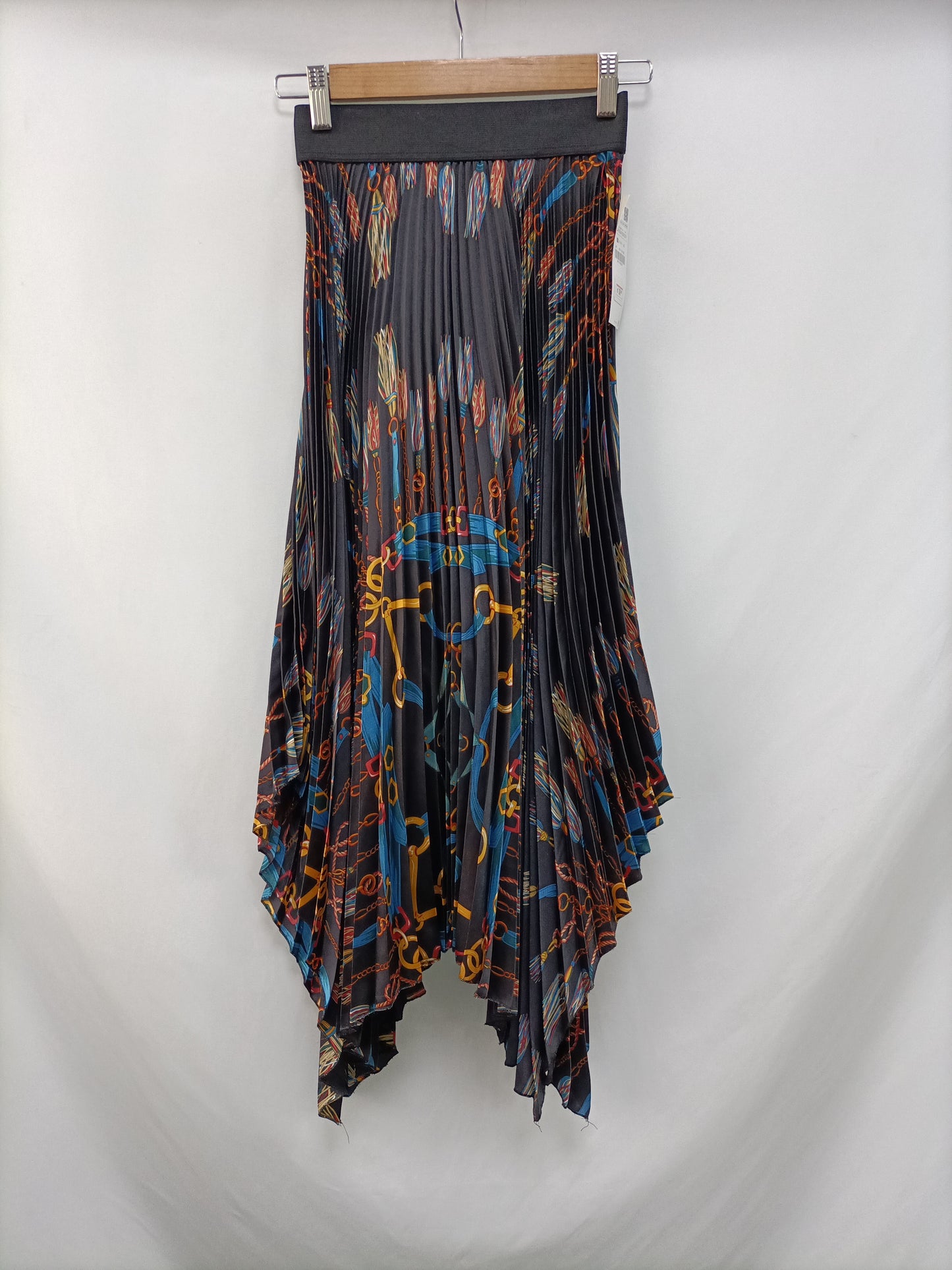 ZARA. Pleated skirt with chains T.xs