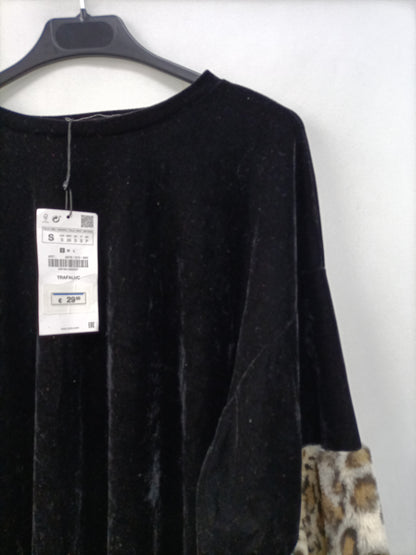 ZARA. Sudadera negra terciopelo T.s