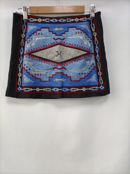 ZARA. Falda corta bordada T.m