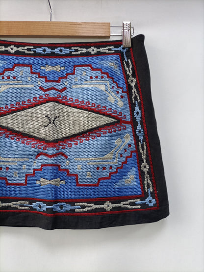 ZARA. Falda corta bordada T.m