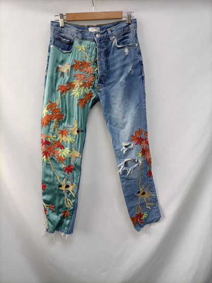 ZARA. Pantalón denim bordados   T.36