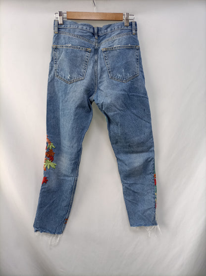 ZARA. Pantalón denim bordados   T.36