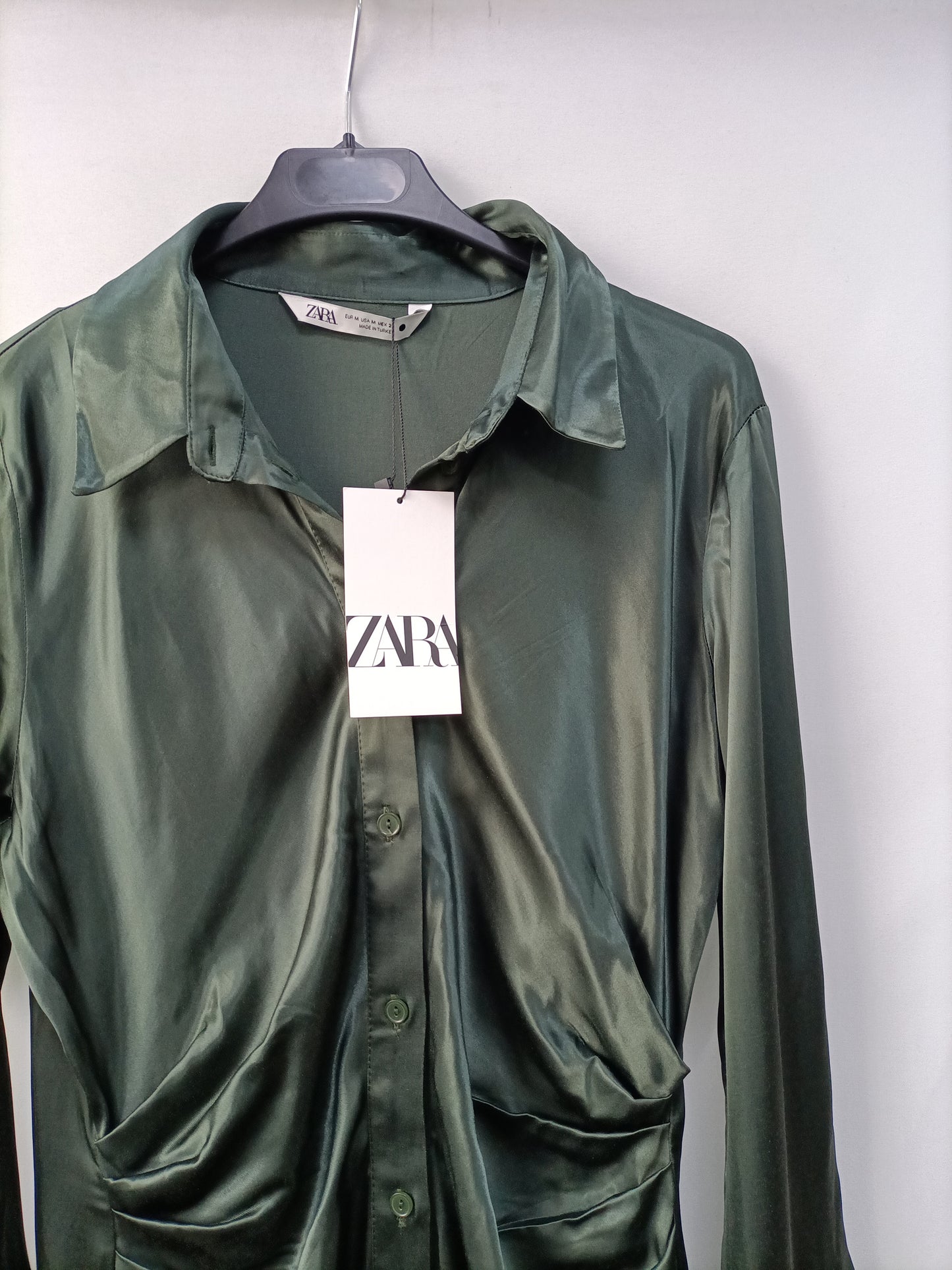 ZARA. Green satin dress Tm