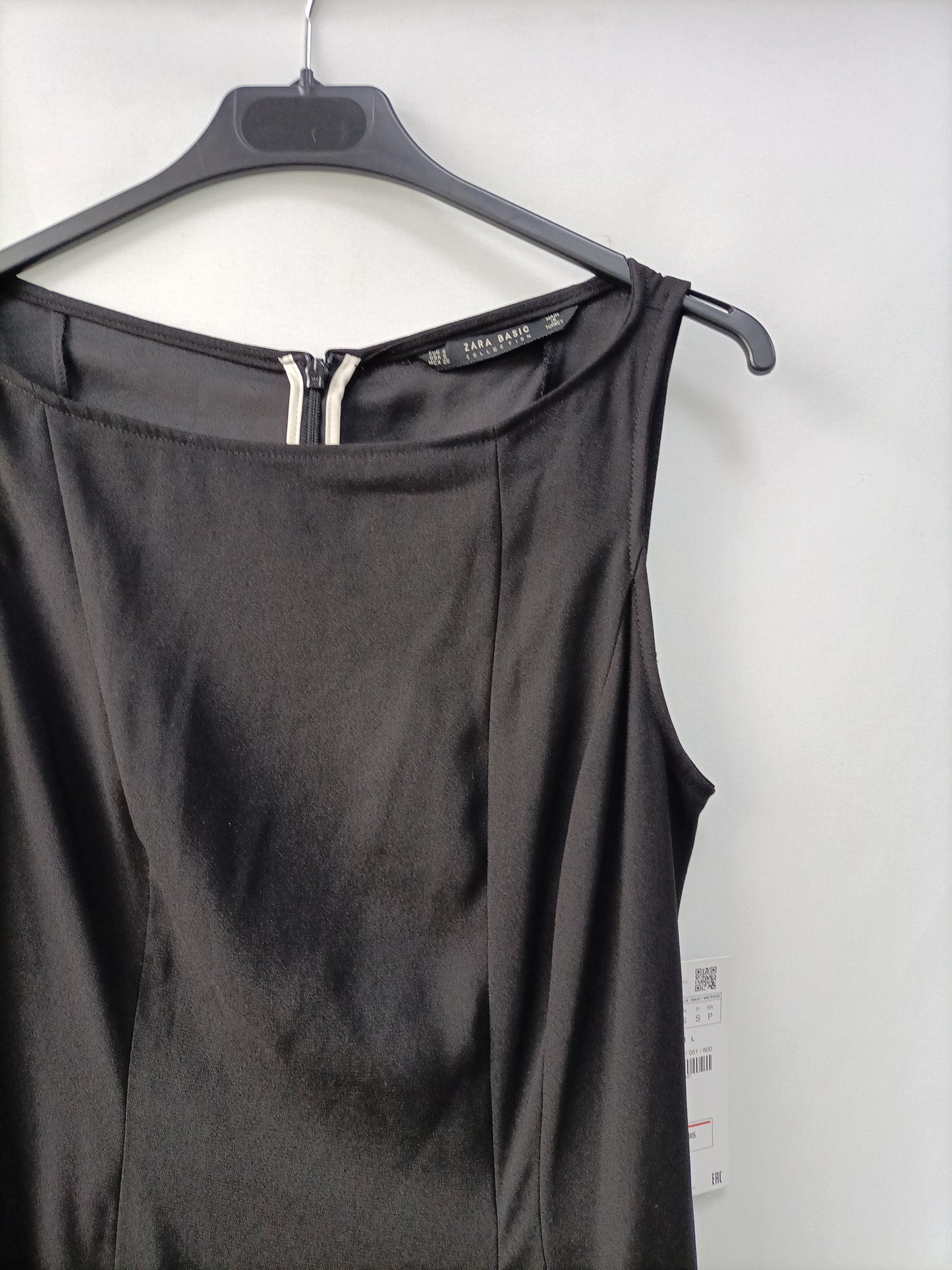 ZARA. Black Ts midi dress