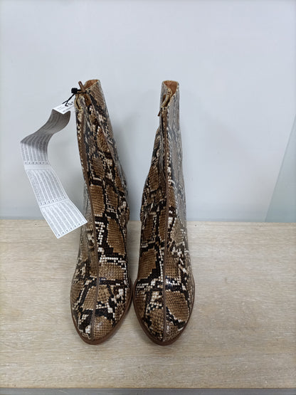 MANGO. Botines animal print T.38