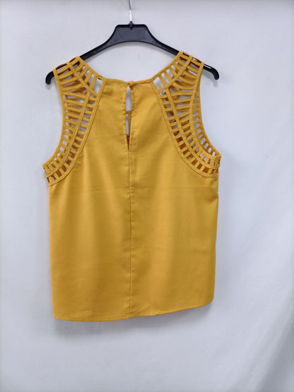 FOREVER21. Top amarillo tiras T.s