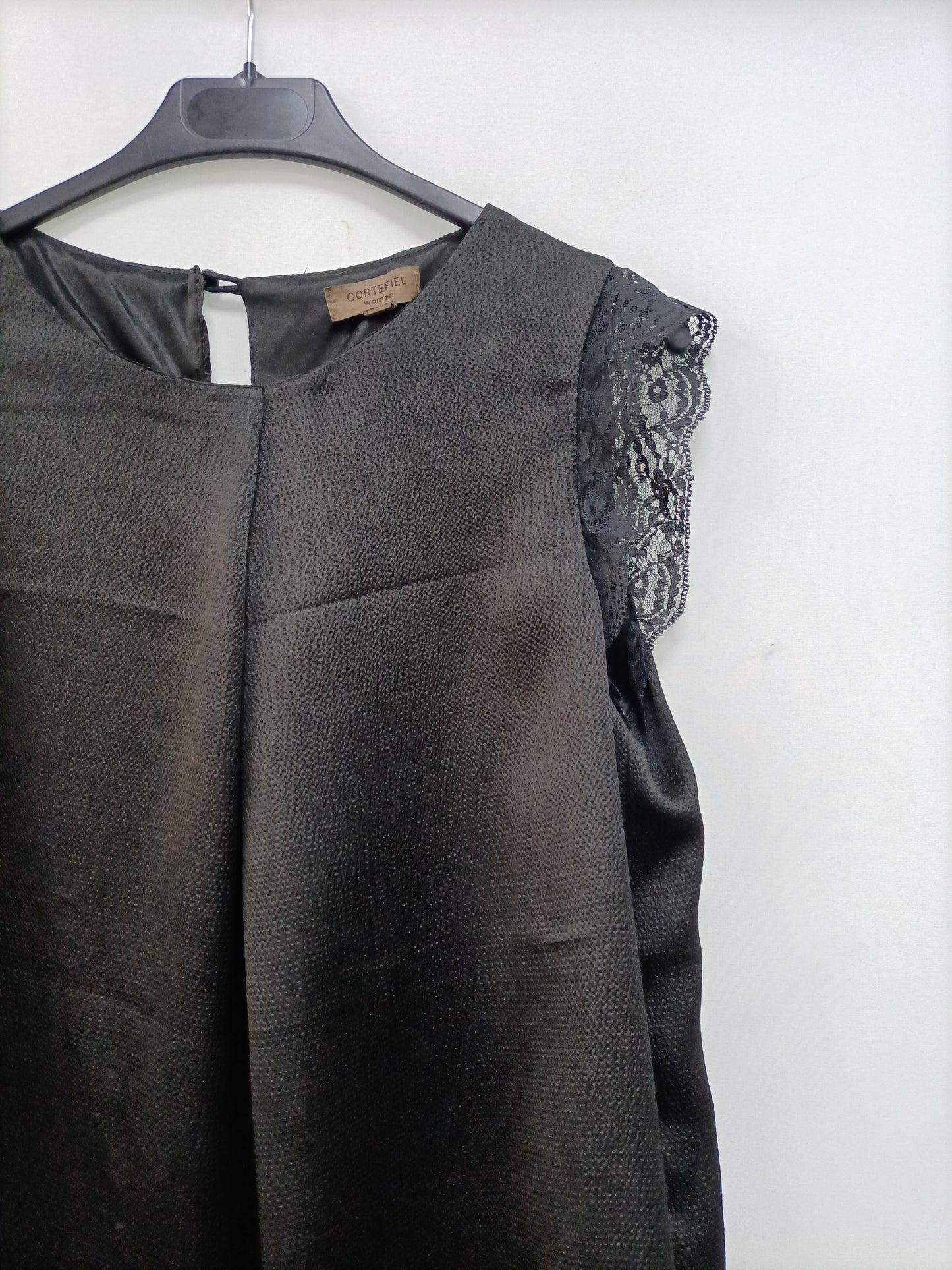 CORTEFIEL. Black lace blouse TM