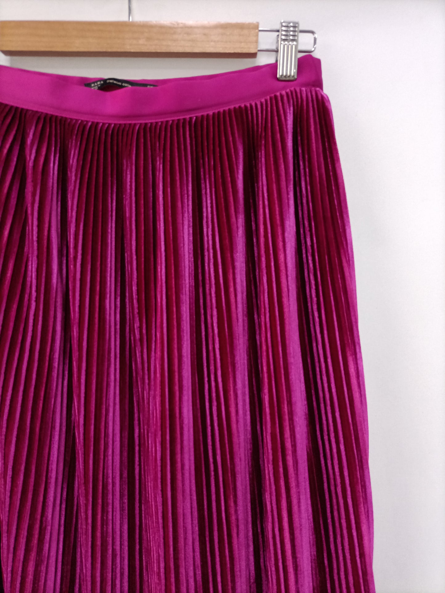 ZARA. Falda plisada terciopelo T.m