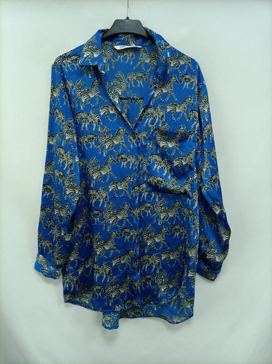 ZARA. Blusa azul cebras T.s