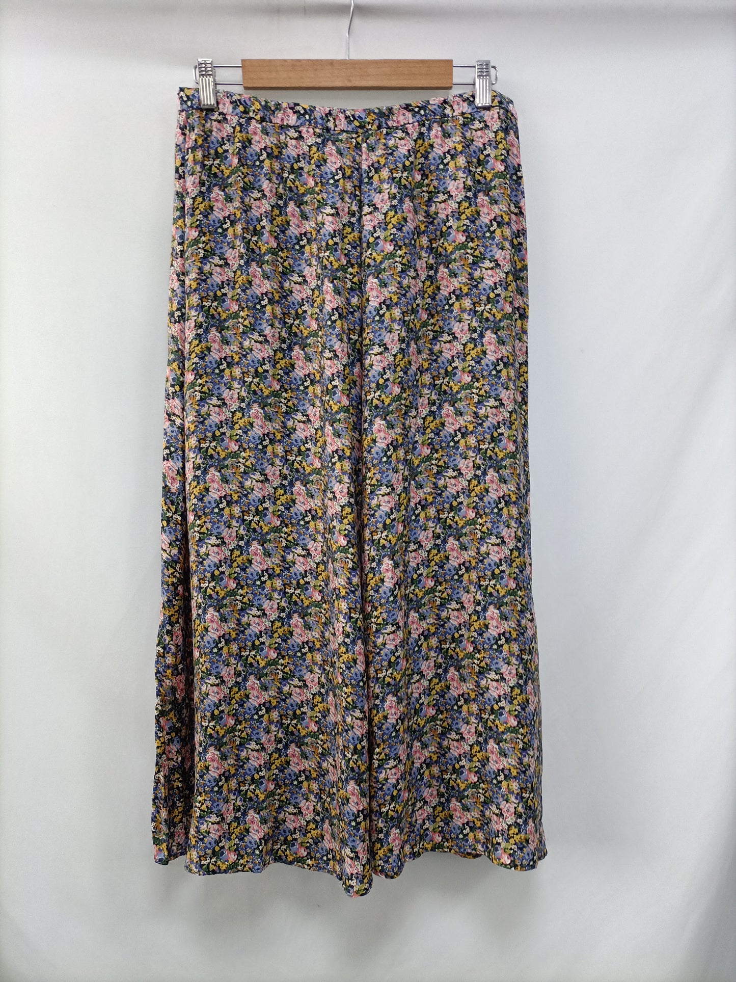 ZARA. Falda midi flores T.m