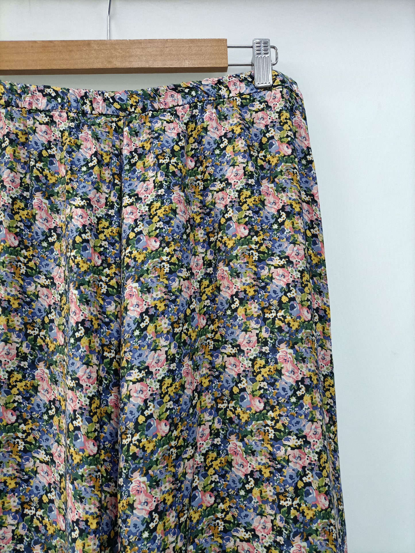 ZARA. Falda midi flores T.m