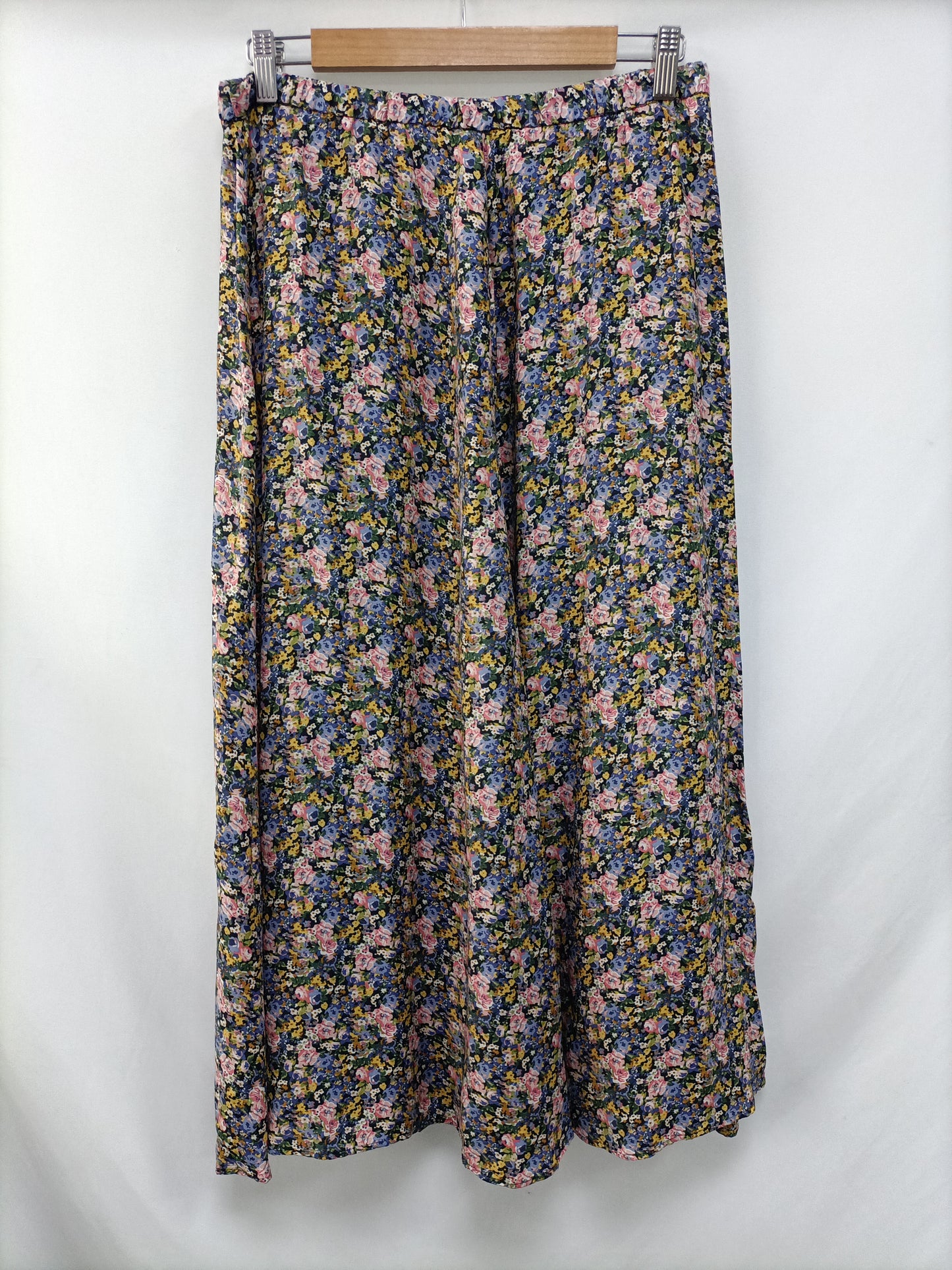 ZARA. Falda midi flores T.m