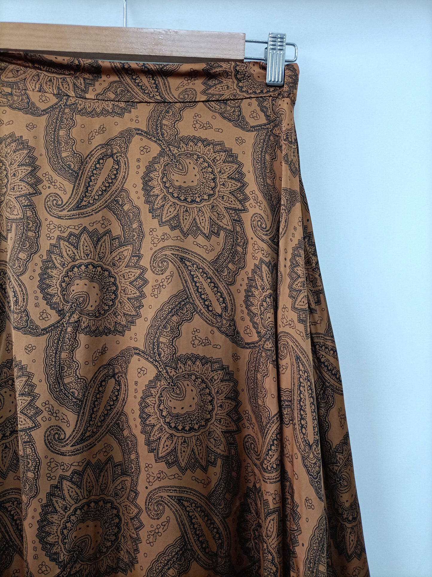 OTRAS. Falda midi marrón amebas T.u(s/m)