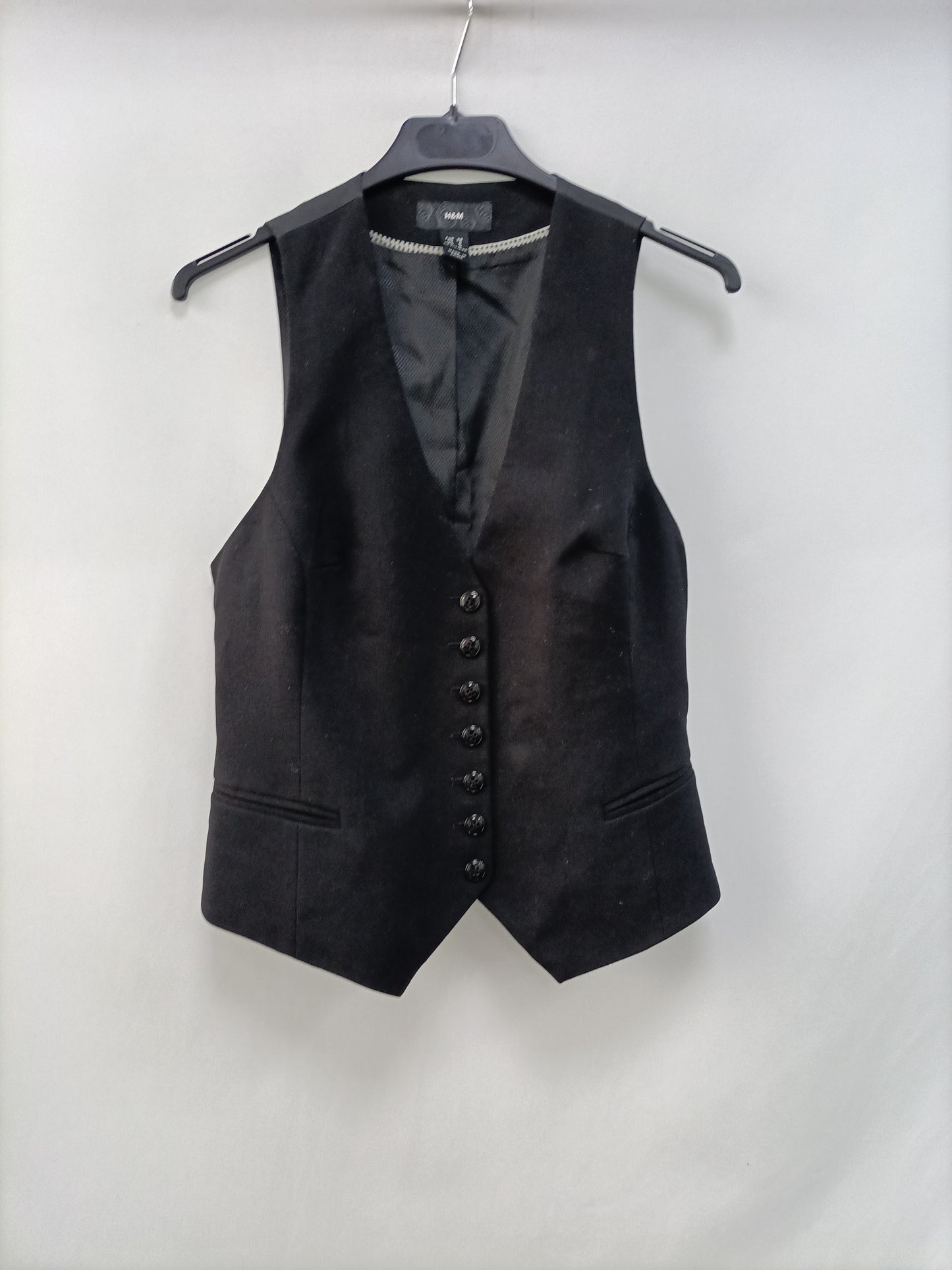 H&M. chaleco negro básico T.38