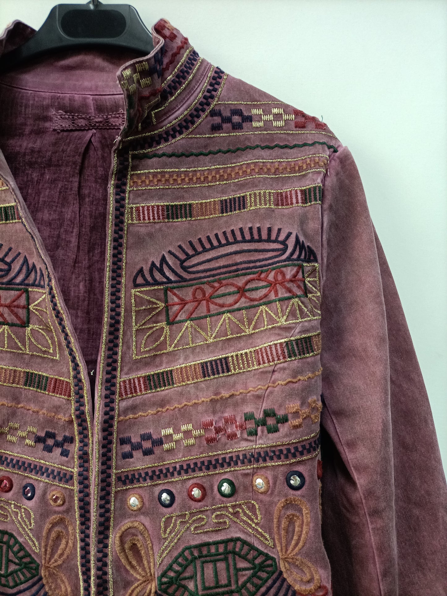 OTRAS. Chaqueta morada bordada T.u(s/m)