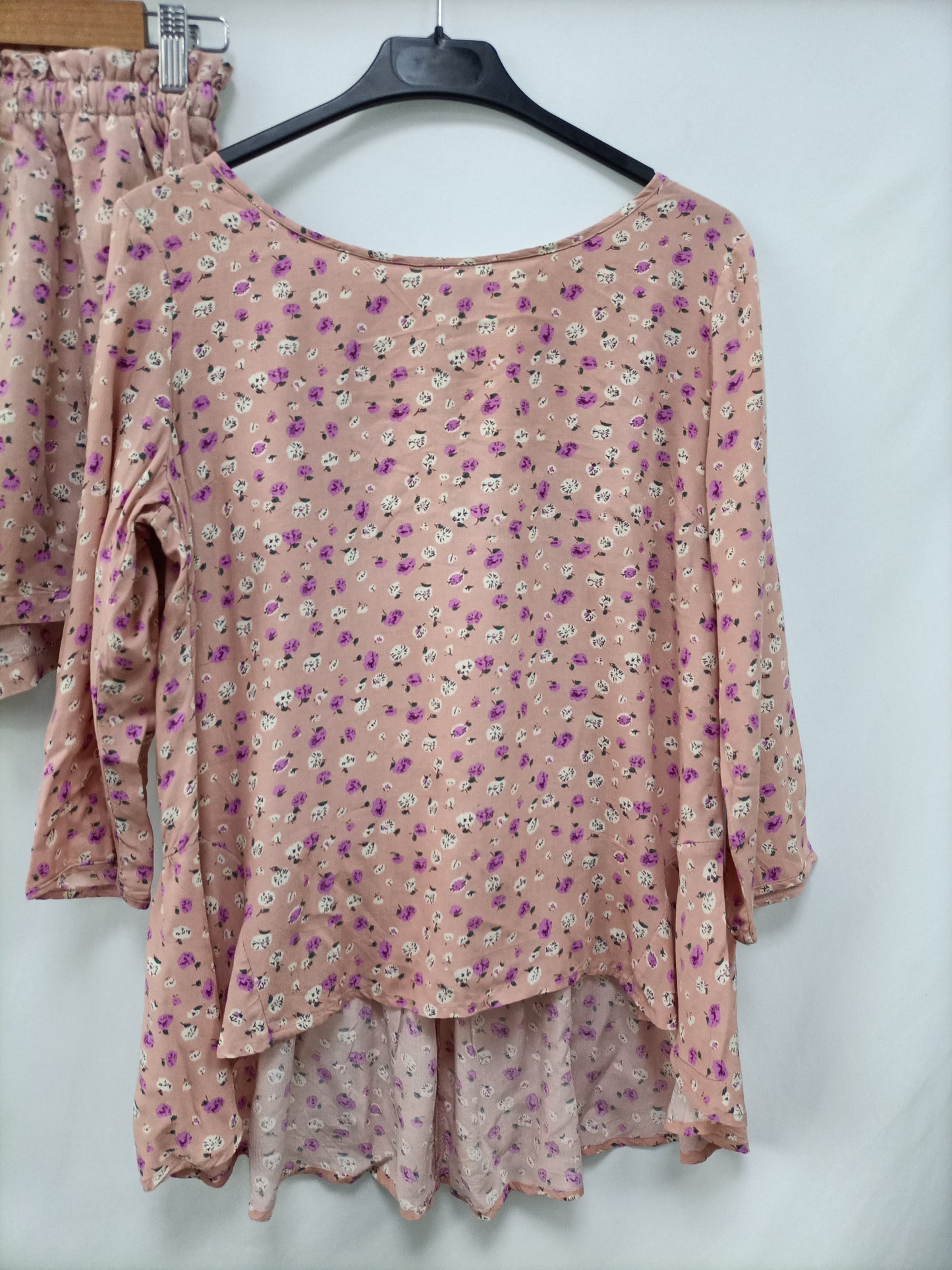 OTRAS. Total look flores T.s