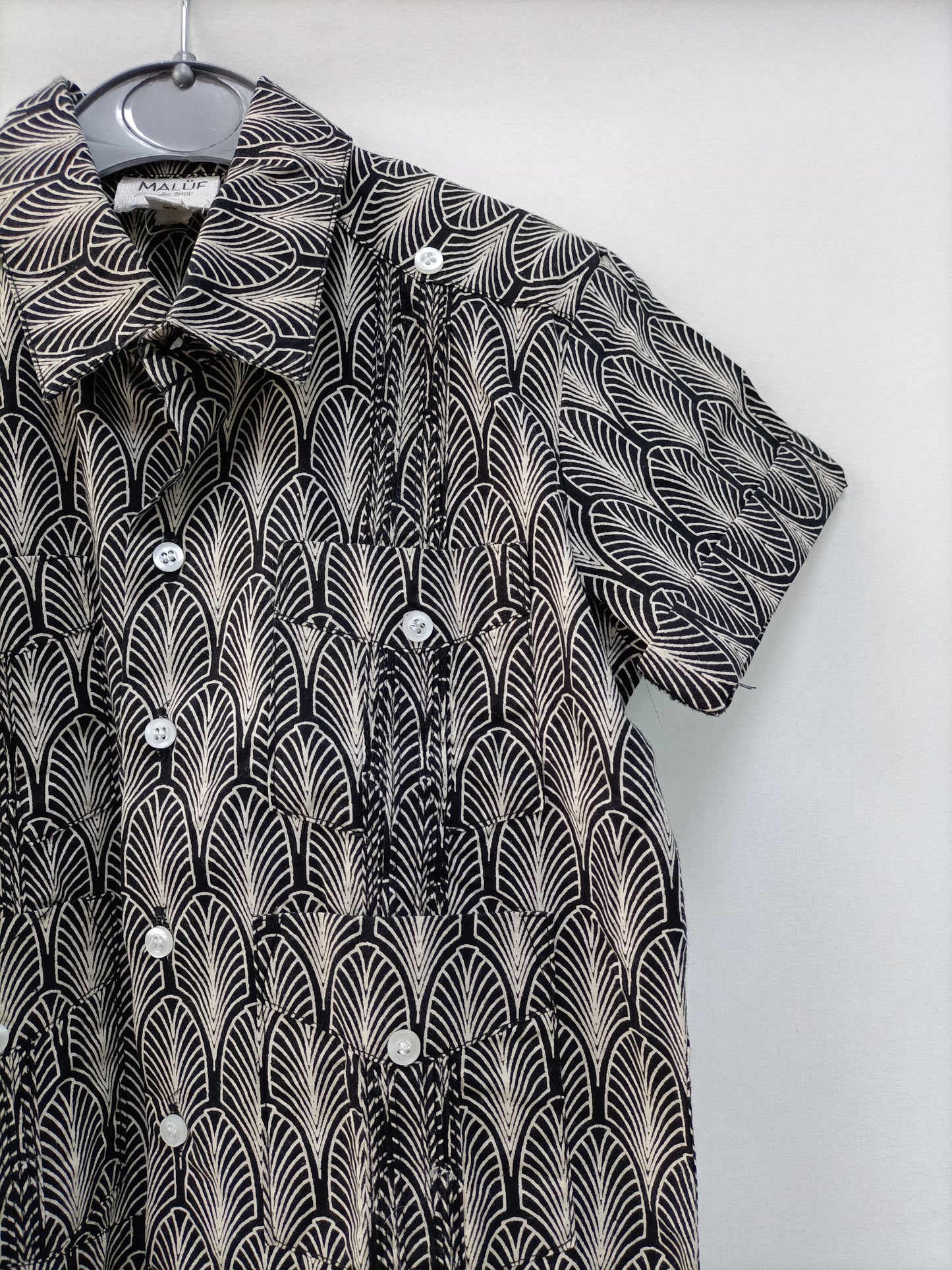 OMINI. Camisa negra estampada T.4 años