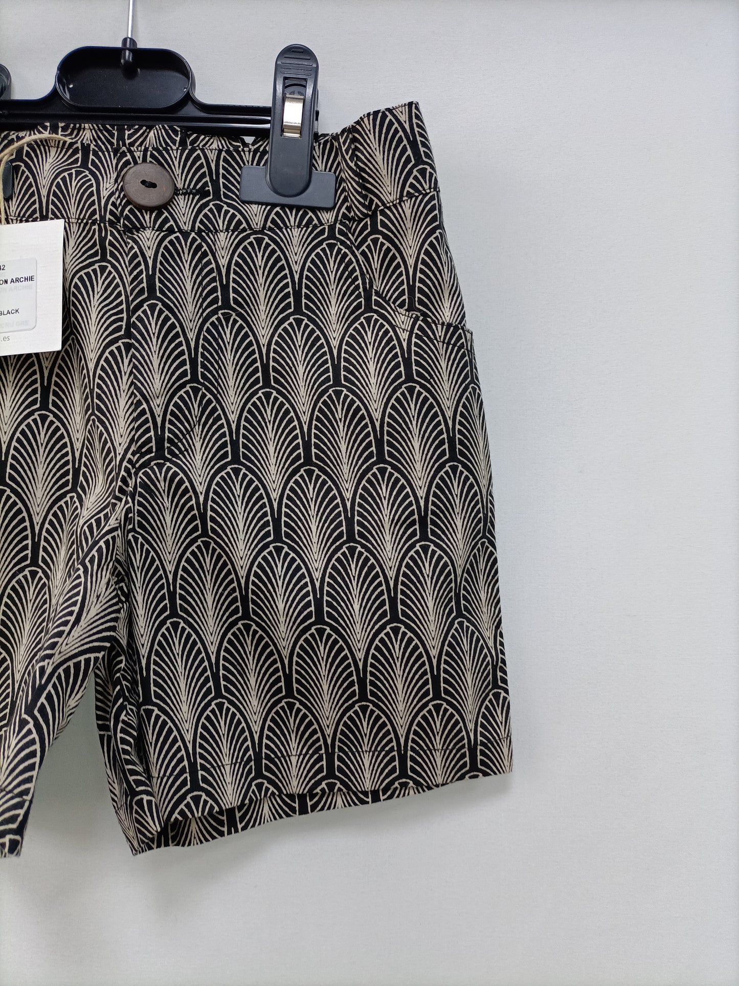 OMINI. Black printed shorts, size 2 years