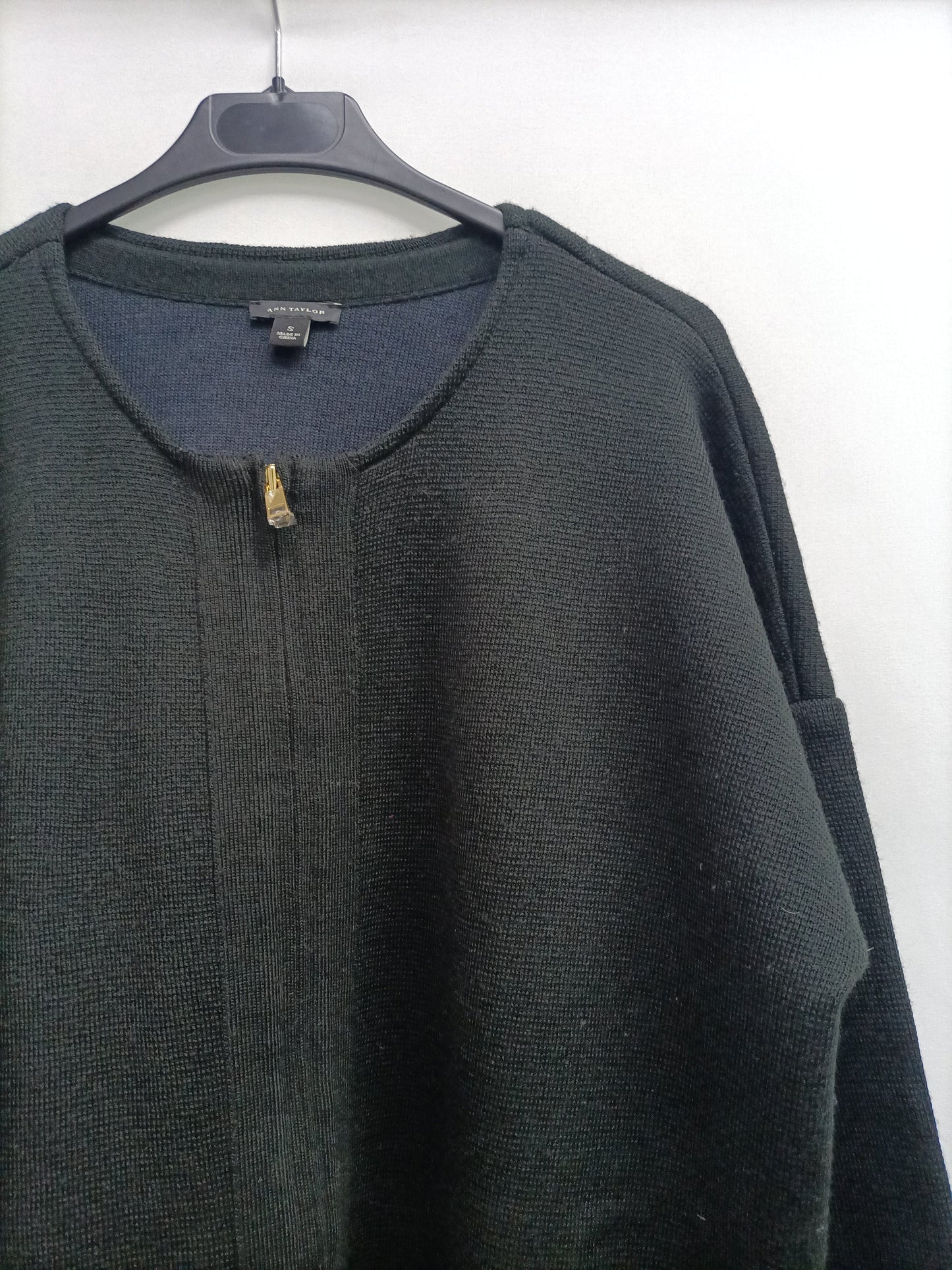 ANN TAYLOR Black Zip-Up Cardigan Ts