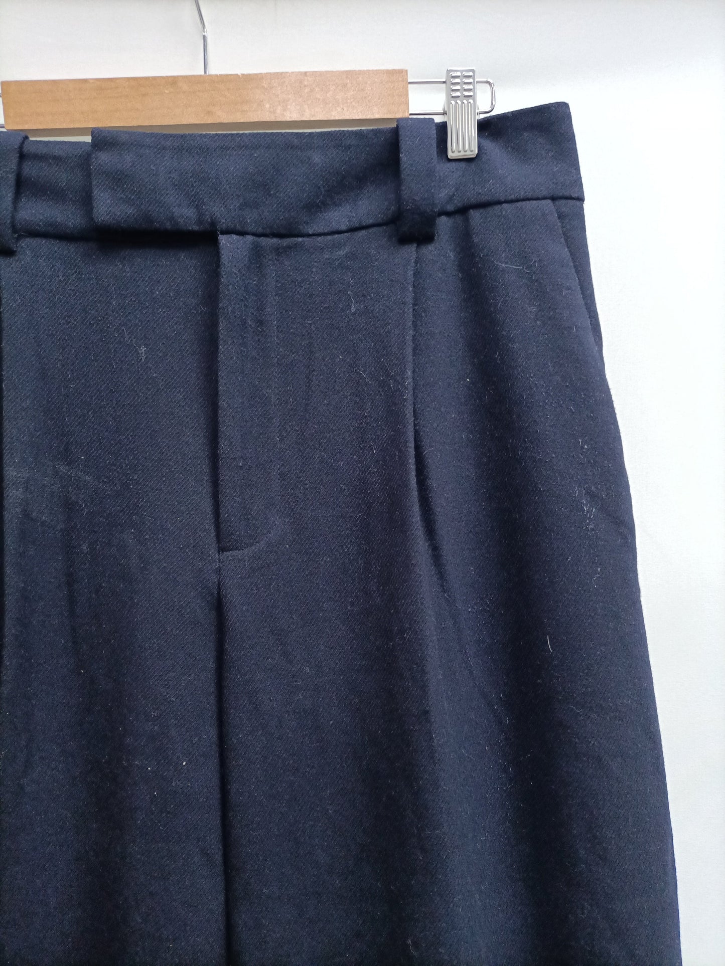 ZARA. Pantalón azul ancho T.l