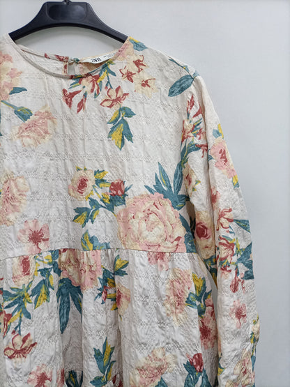 No encontradoZARA. Vestido corto flores T.s